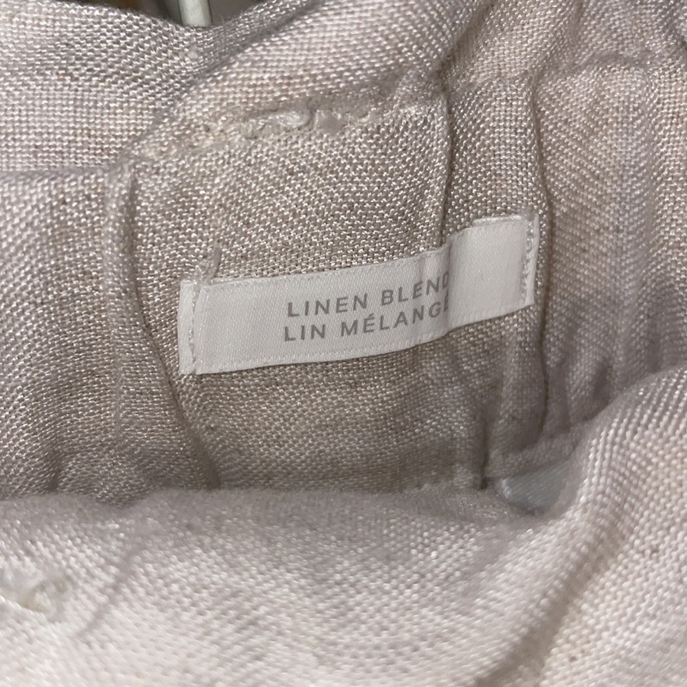 H&M Women’s linen dress shorts.  Size 10. - Picture 3 of 4